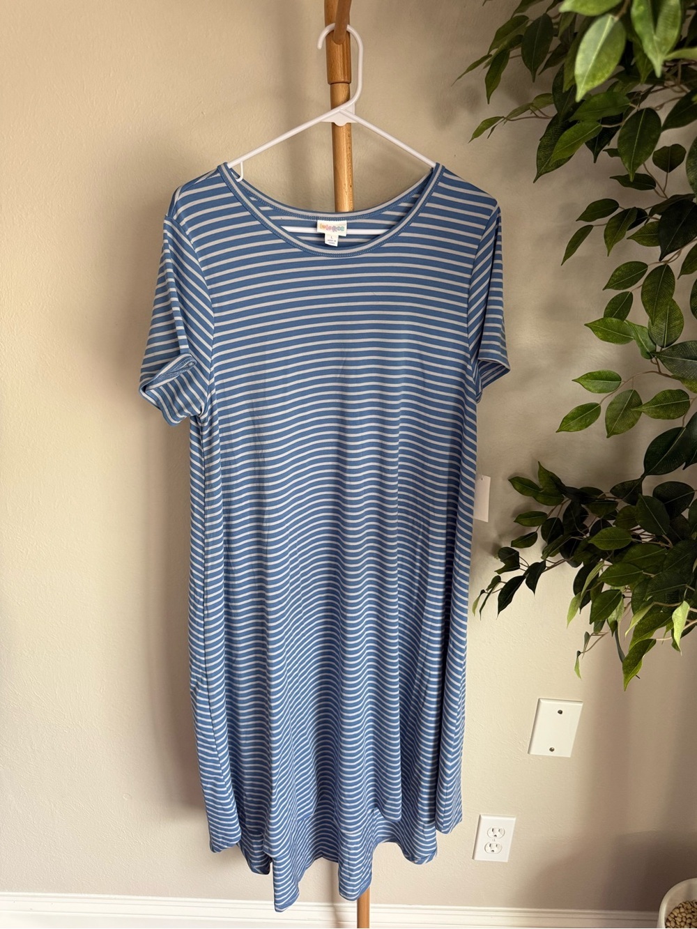 LulaRoe Carly Blue & White Stripped Short Sleeve T-Shirt Midi Dress Size L NWT